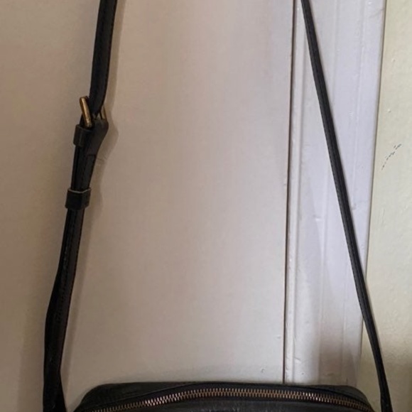 Louis Vuitton Epi Leather Crossbody - Picture 7 of 8